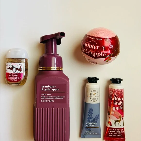 Gift Set Bath & Body Works Hand Foam Soap & Lotion Sanitizer Bath Bomb - Picture 3 of 5